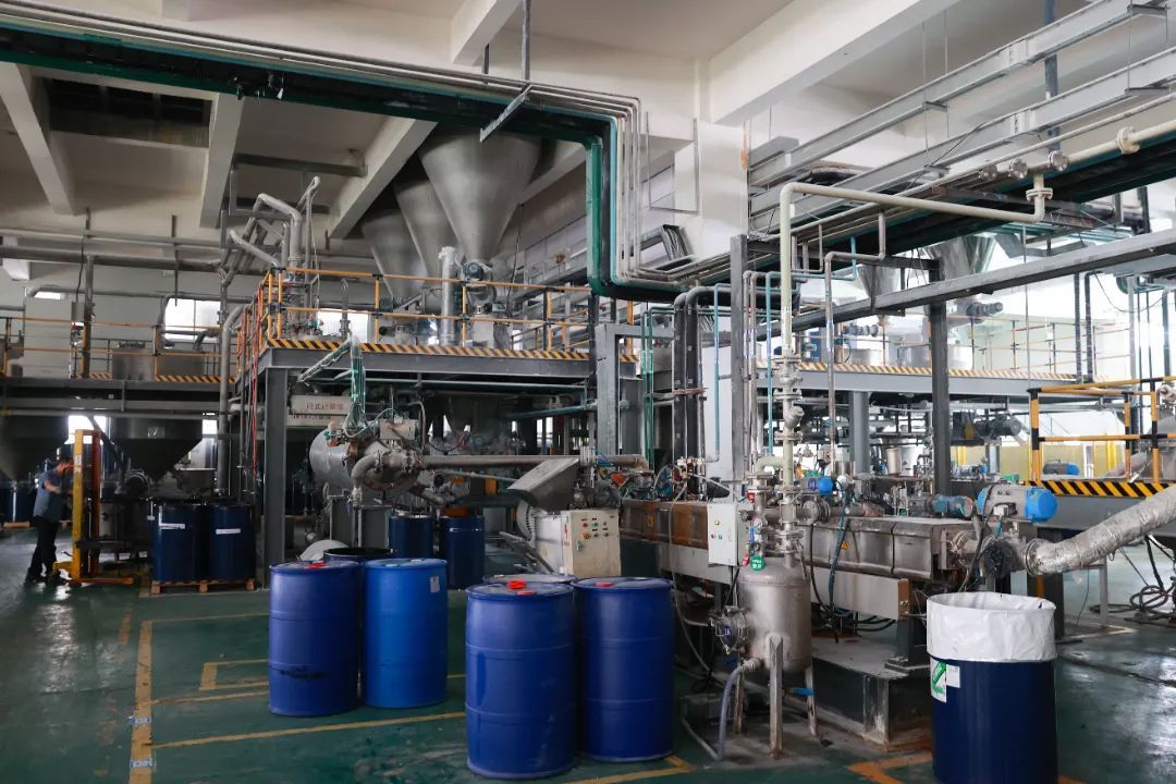 最美生產(chǎn)線 | 走進(jìn)上海回天 新材料浪潮中的精密“化”語